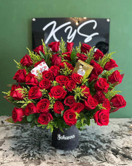 arreglo grande de rosas rojas